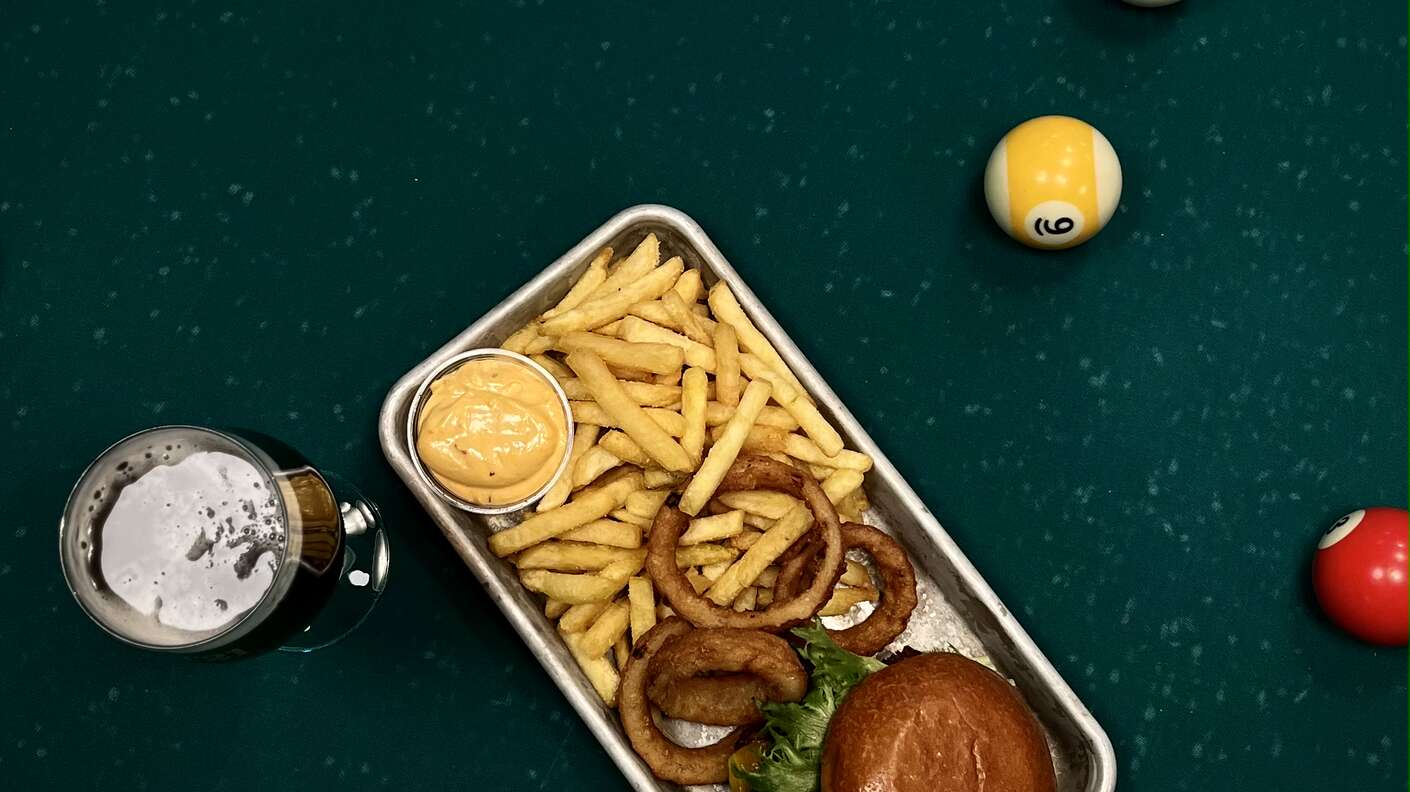 Hamburgare, pommes och lökringar - Kingpin i Västervik! 